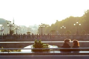 city-sunny-couple-love