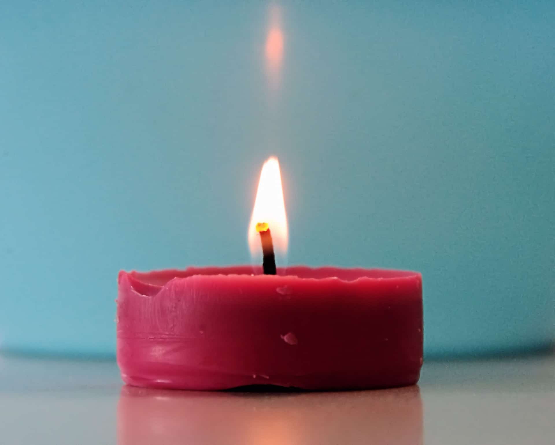 Ljubavno proricanje sa voskom crvene sveće – značenje simbola