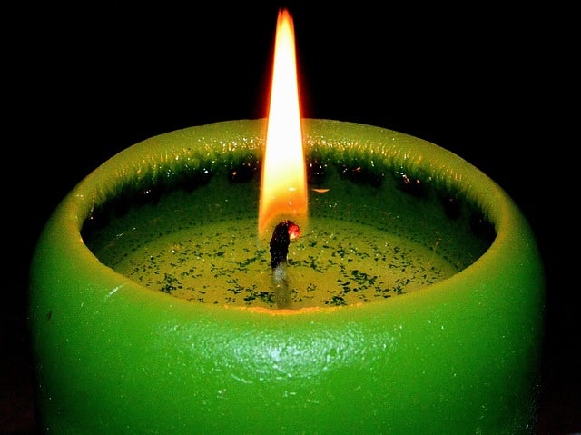 Romsko gatanje sa voskom zelene sveće
